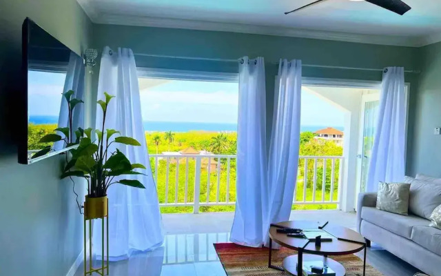 Charming Sea View Town House Chef Driver Optional