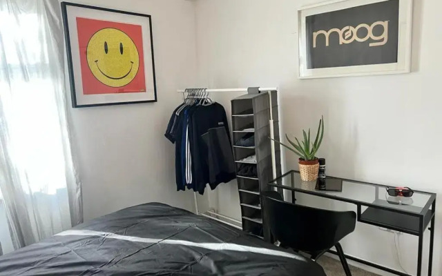 Spacious 3 bedroom house close to city centre