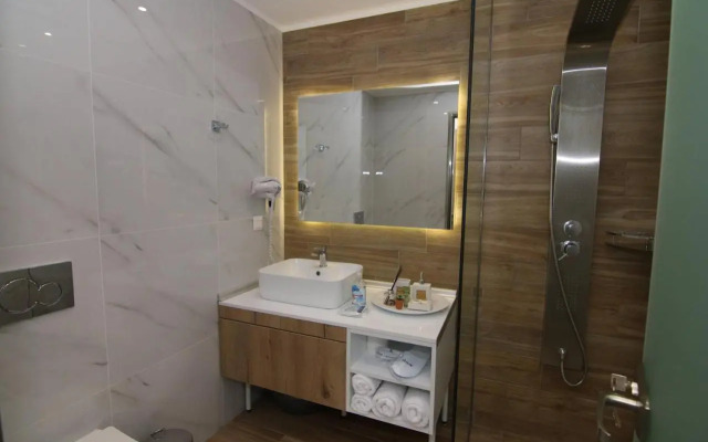 Lakones Deluxe Suites