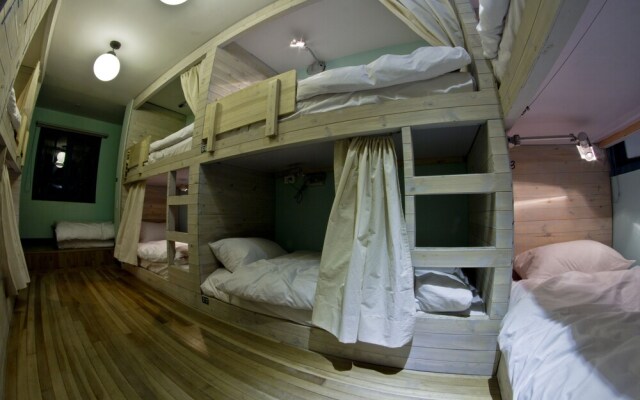 1212 Hostels