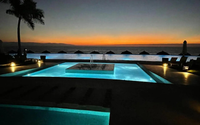 NV 4L Peninsula Beach Front and ocean view