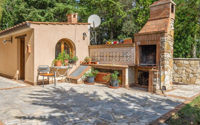 Inviting Farmhouse In San Venanzo With Garden