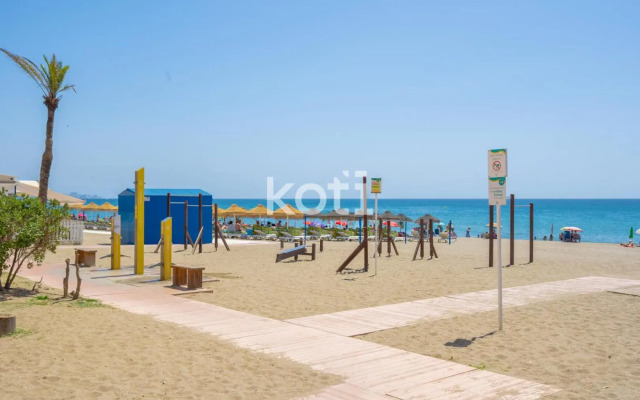 Lovely Loft with swimming pool and sea views Koti Rentals