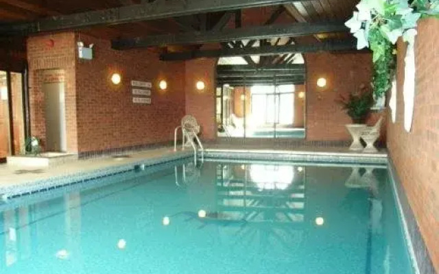 Crown & Cushion Hotel