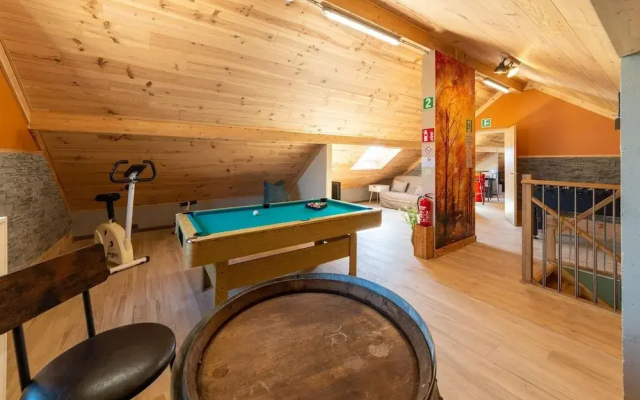 Spacious Getaway Near Spa F1