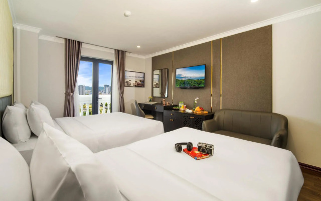 Monaco Hotel