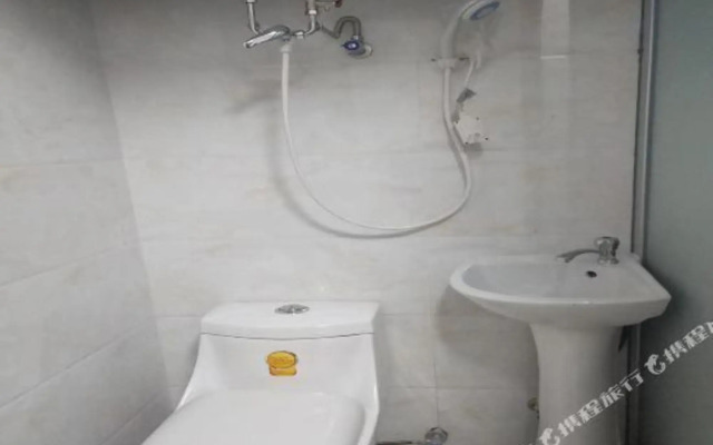 Huayuan New Village Family Apartment