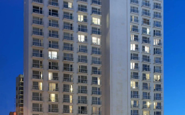 Crowne Plaza Tel Aviv Beach by IHG
