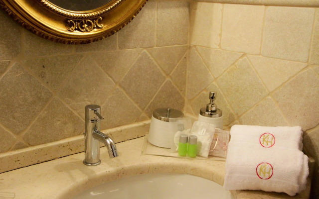 Kelina Charme Hotel by Cantine Due Palme