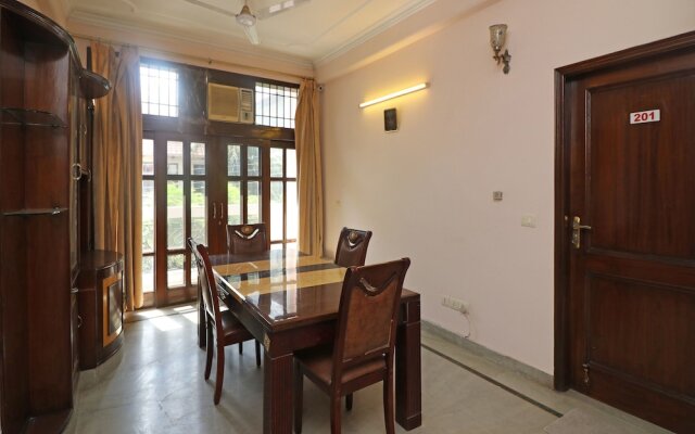 OYO 13235 The Golden Door