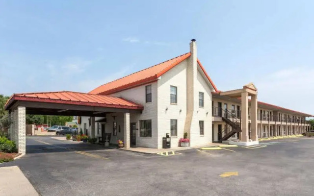 Super 8 by Wyndham Fredericksburg