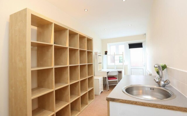 3/4 Bed House 2 Bathroom off Road Parking