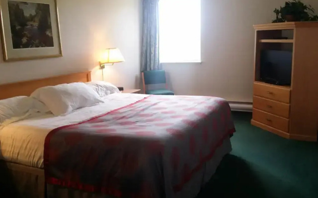 Tamarack Motor Inn