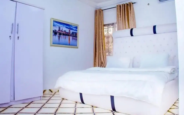 Hollysee Hotel and Suites
