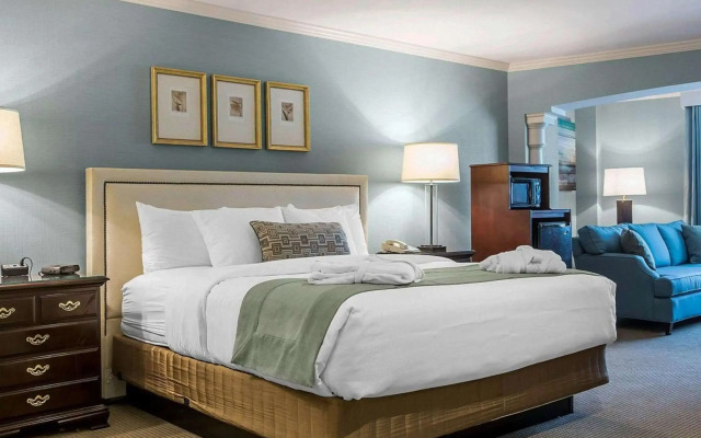 Comfort Inn & Suites Near Burke Mountain