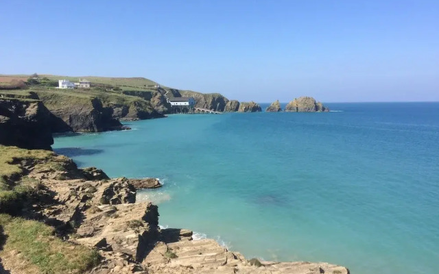 Stunning Cliff Edge Apartment in Newquay