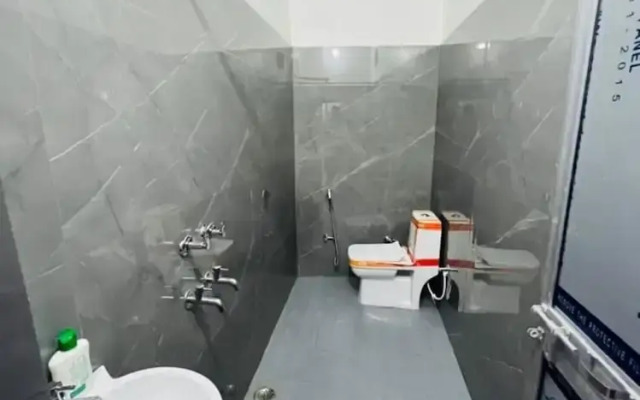Goroomgo Milan Palace Ayodhya