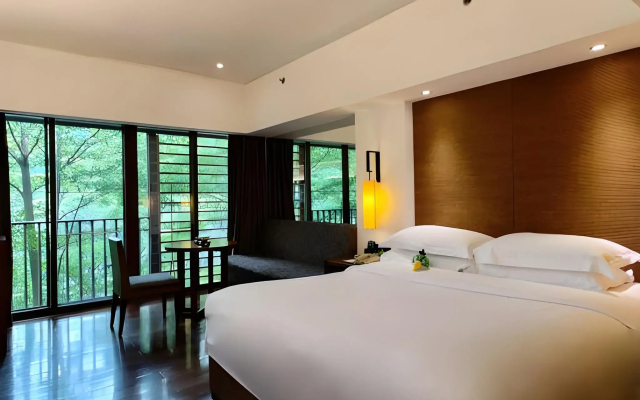 Baiyun Lakeside Hotel