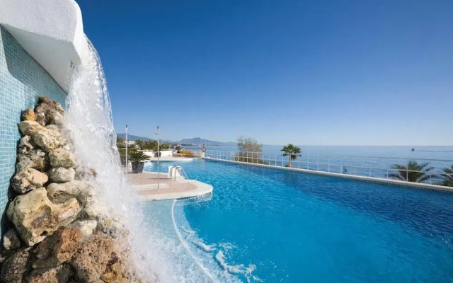 Immaculate 3-bed Penthouse- Stunning Views