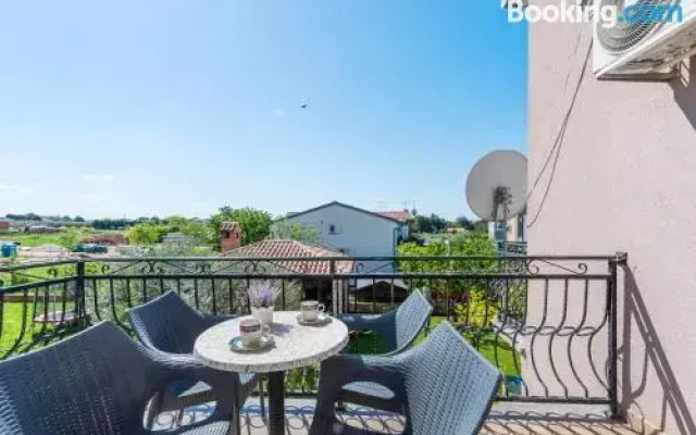 Apartments Emi Novigrad