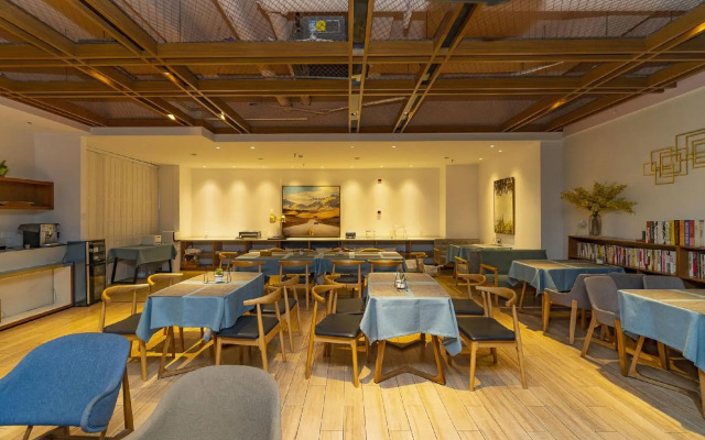 Chenfeng Zhenpin Hotel