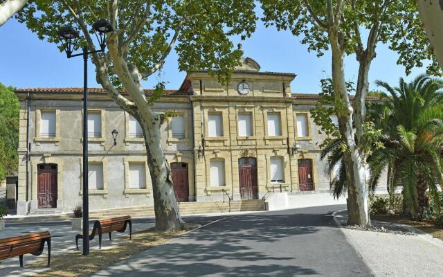 Charming Apartment in Villesèque-des-Corbières with Jacuzzi