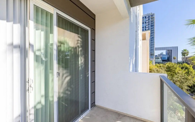 Modern 2br Apartment On Gordon St Hollywood 2 Bedroom Apts by RedAwning