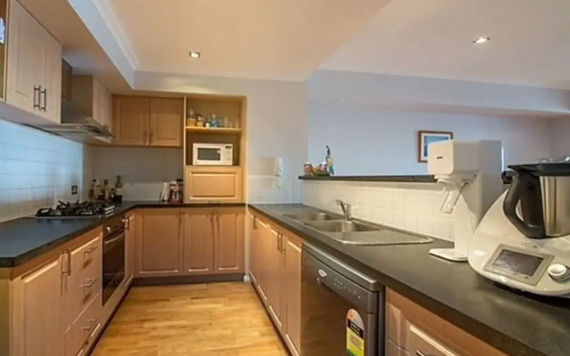 Spacious Apartment with Sea Views