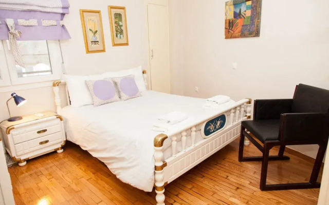 Classic Pied A Terre In Central Athens