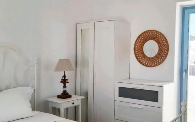 Aeriko Apartment in Paros