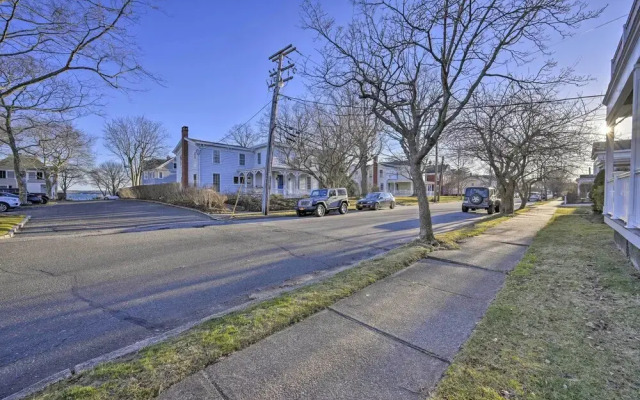 Quaint DT Greenport Apt - 2 Mi to Shelter Island!