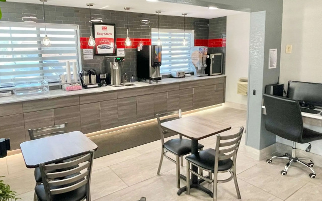 Econo Lodge Cartersville-Emerson Lake Point