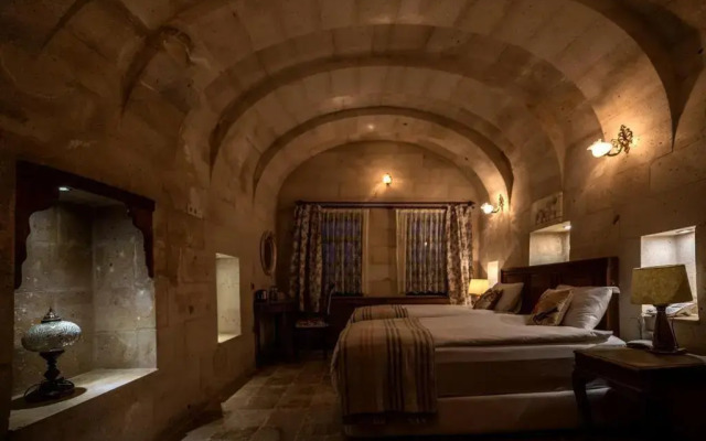 Sinasos Palace Cave Hotel