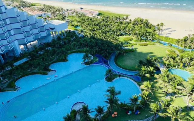 Arena Cam Ranh Beachfront Condotel