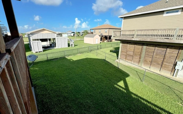 Sea Note 3 Bedroom Home by RedAwning