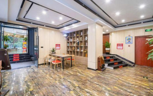 Junyi Hotel (Wenzhou Railway Station Wutian Old Street)