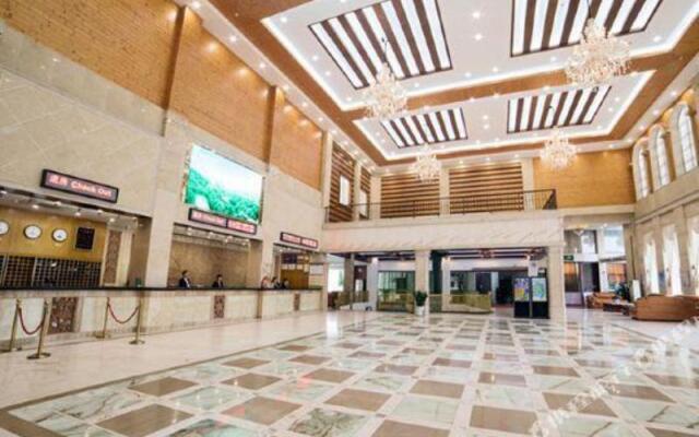 Xinyinzhan Hot Spring Holiday Resort