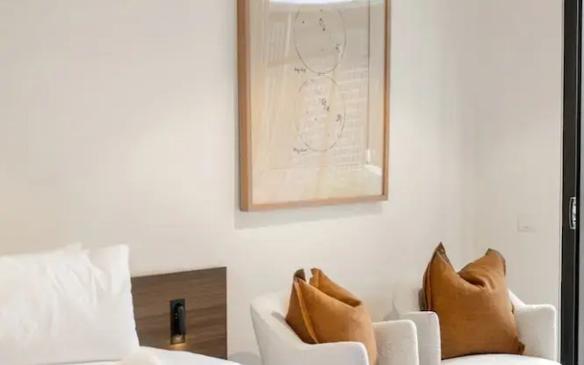 Spotless Braddon Studio With Accessible Bathroom