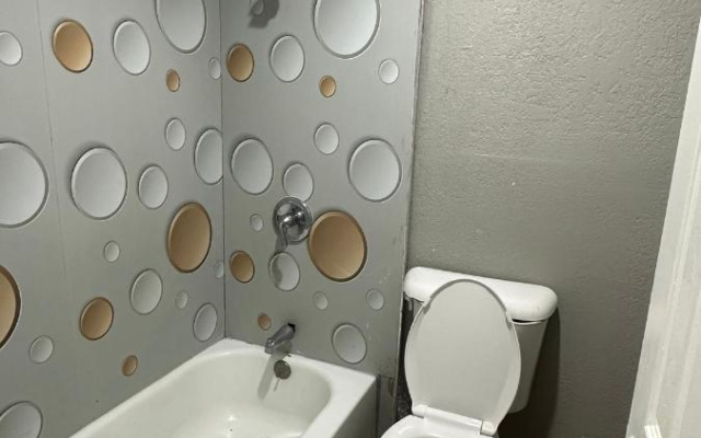 All Seasons Inn  Suites