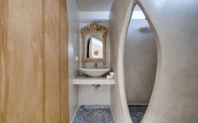 Pasithea Luxury Suites