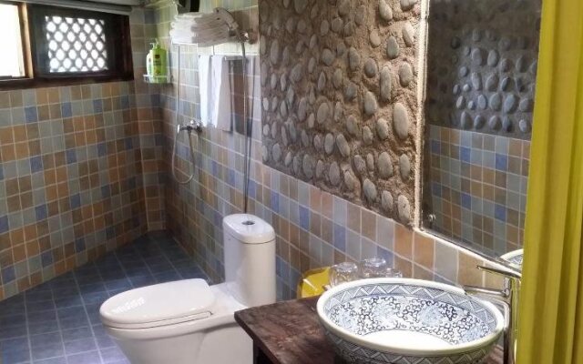 Lijiang Qinglu Courtyard Hotel