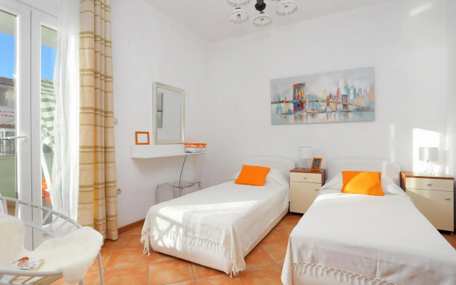 Apartments by the sea Seget Donji, Trogir - 18648
