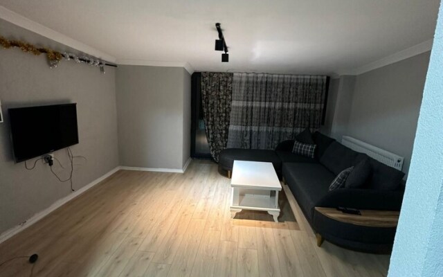 Modern Apartment With Balcony in Esenler