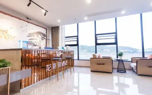 Santai Longtingyi Theme Hotel