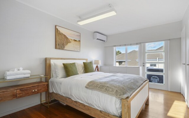 Amazing Home By Beach - Aircon-ed