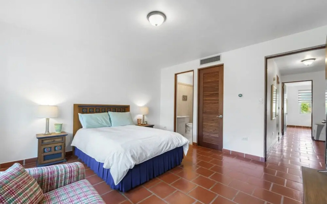 Quaint Villa Beach Access Elina