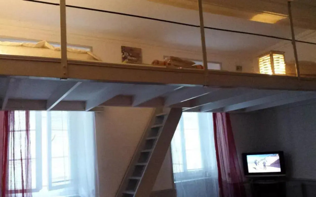 coquet studio en mezzanine