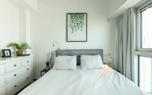 Opulent Ease 2BR Apt in Midtown