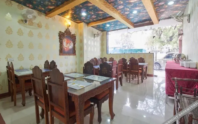 OYO 10453 Hotel Paradise