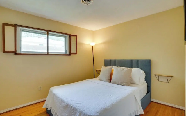 Charming Mid-century House - Just Steps to Lake!